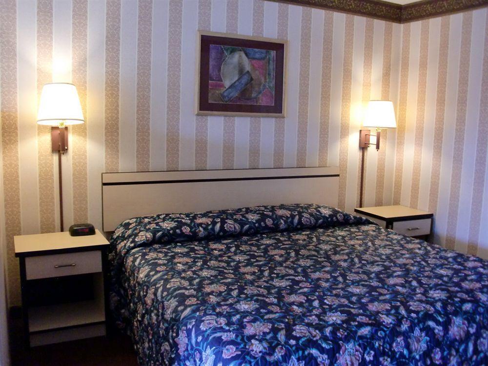 Travelstar Inn & Suites Colorado Springs Dış mekan fotoğraf