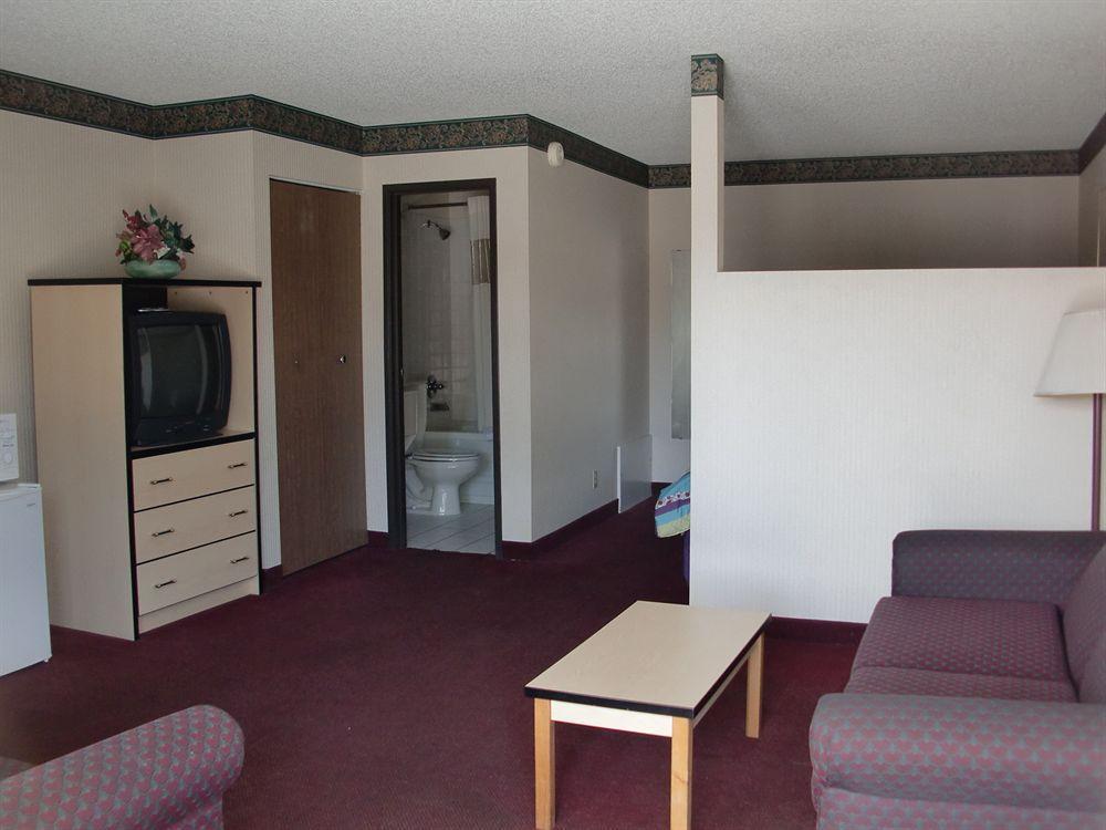Travelstar Inn & Suites Colorado Springs Dış mekan fotoğraf