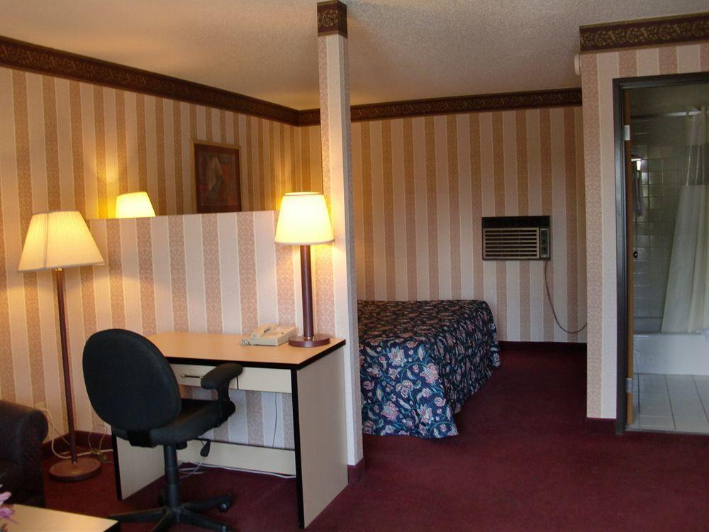 Travelstar Inn & Suites Colorado Springs Dış mekan fotoğraf