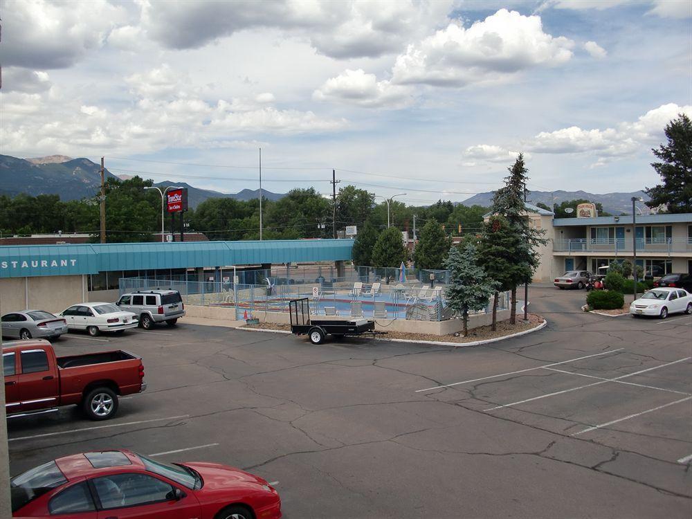Travelstar Inn & Suites Colorado Springs Dış mekan fotoğraf