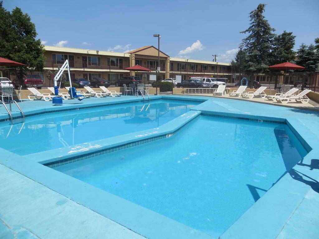 Travelstar Inn & Suites Colorado Springs Dış mekan fotoğraf