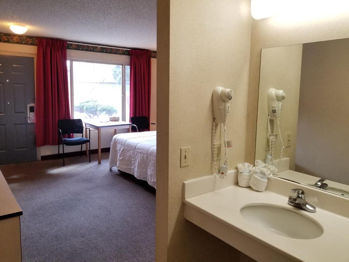 Travelstar Inn & Suites Colorado Springs Dış mekan fotoğraf