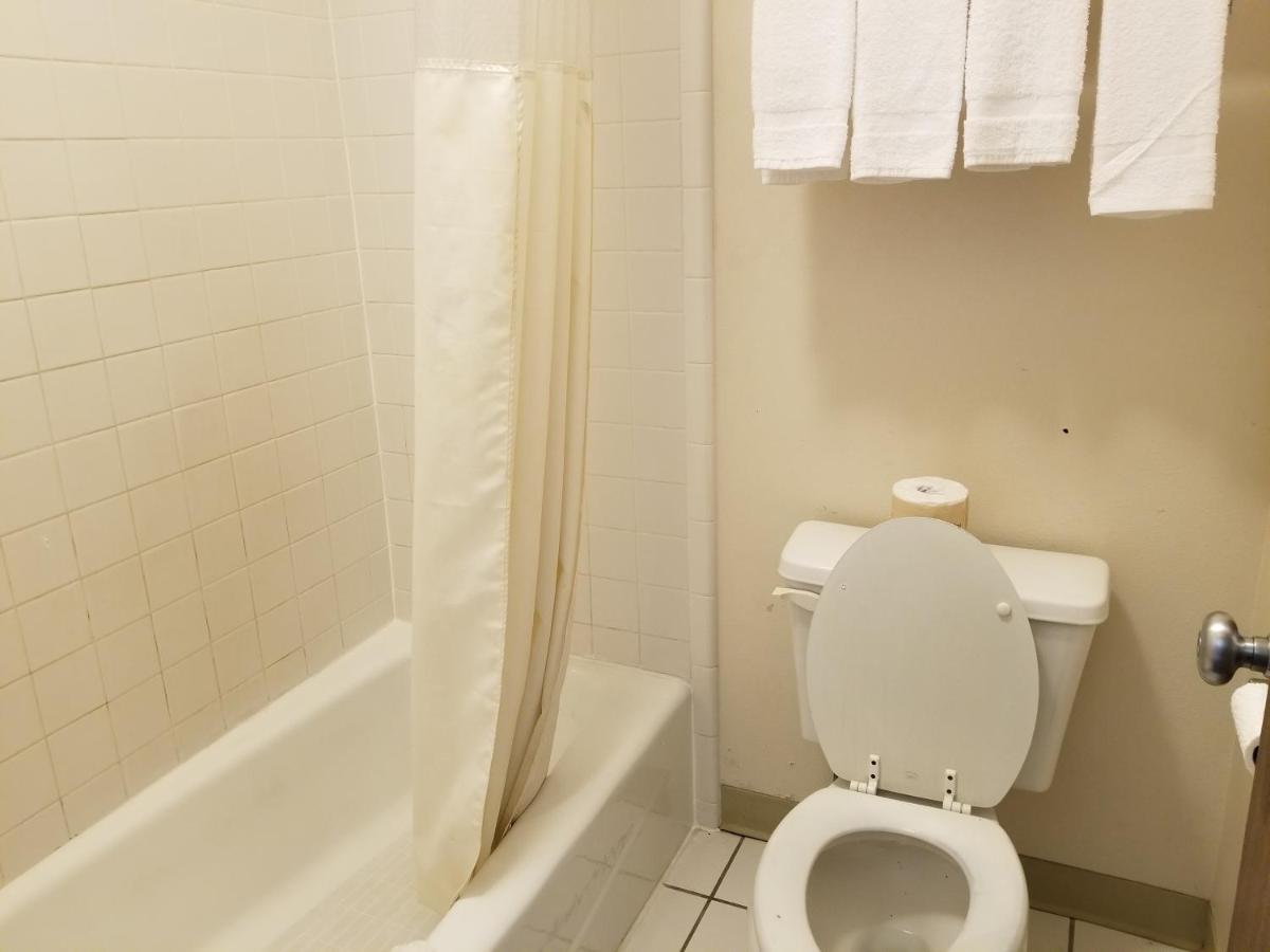 Travelstar Inn & Suites Colorado Springs Dış mekan fotoğraf
