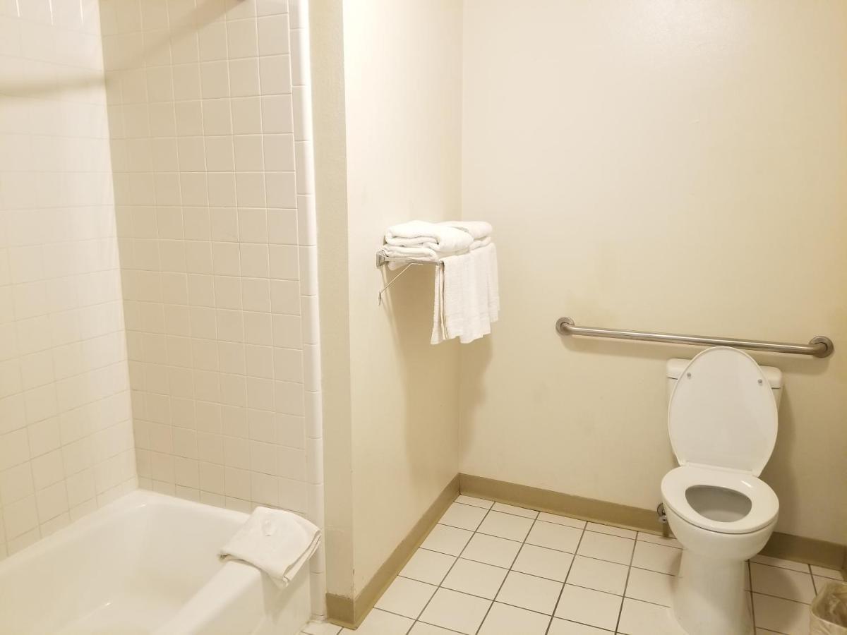 Travelstar Inn & Suites Colorado Springs Dış mekan fotoğraf