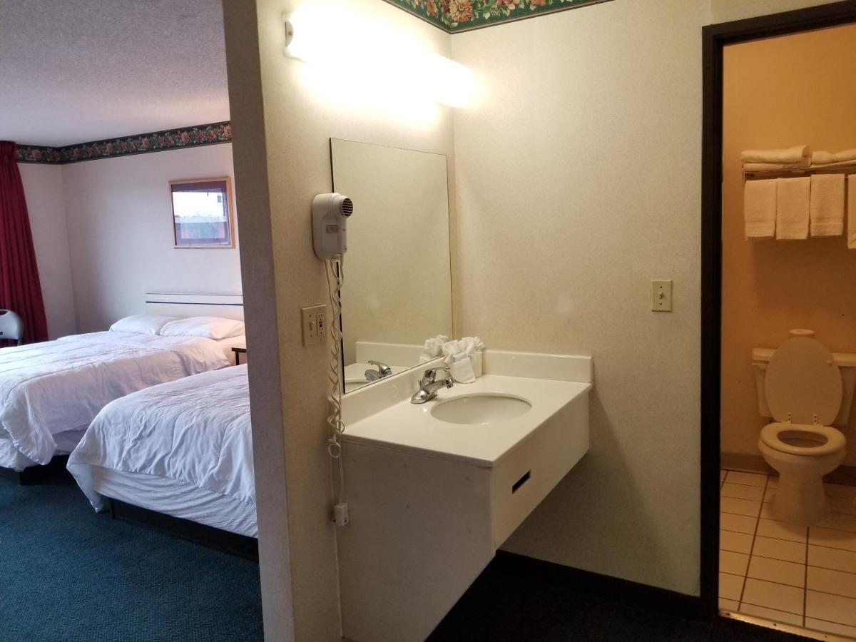Travelstar Inn & Suites Colorado Springs Dış mekan fotoğraf